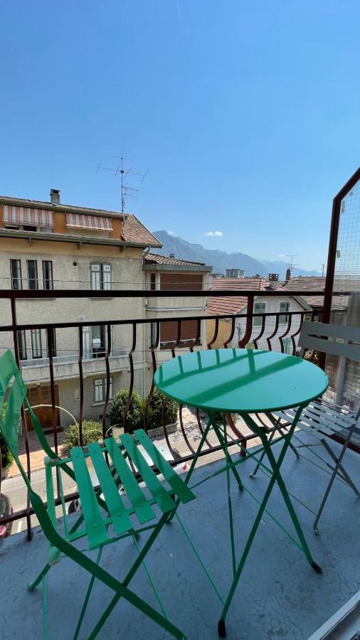 Le Bout Du Lac Studio Renove Avec Balcon Et Vue Sur La Montagne Annecy Exterior photo